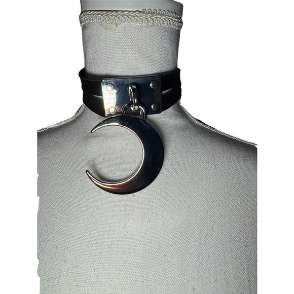 KILLSTAR Noctrina moon choker - Picture 3 of 11